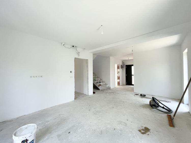 Duplex cu 5 camere despartit prin spatiu tehnic - Urseni