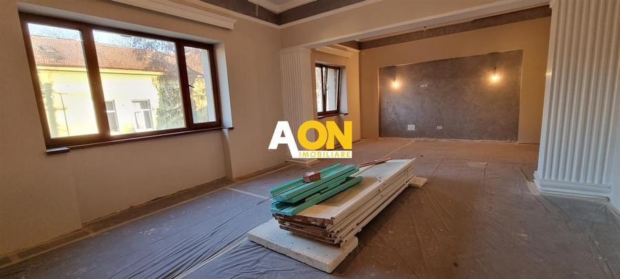 Spatiu Comercial Renovat cu Curte Interioara 7 Euro/mp
