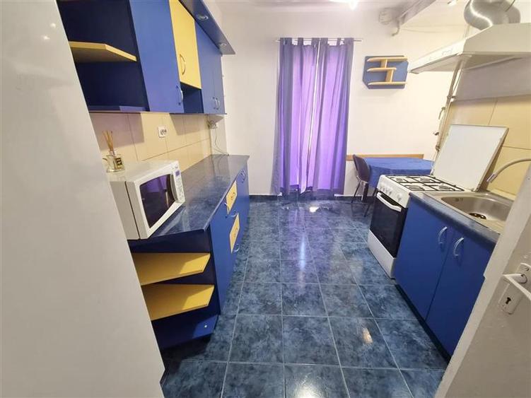Apartament 3 camere, 2 balcoane,  2 bai zona Calea Bucuresti