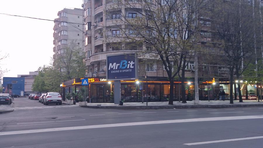 Decebal- Dristorului- Alba Iulia, 230  mp   pret 5.000 euro,