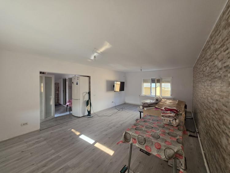 Exclusivitate! Casa P+M înaltă, 4 camere, mobilata, utilata, Valu lui Traian!