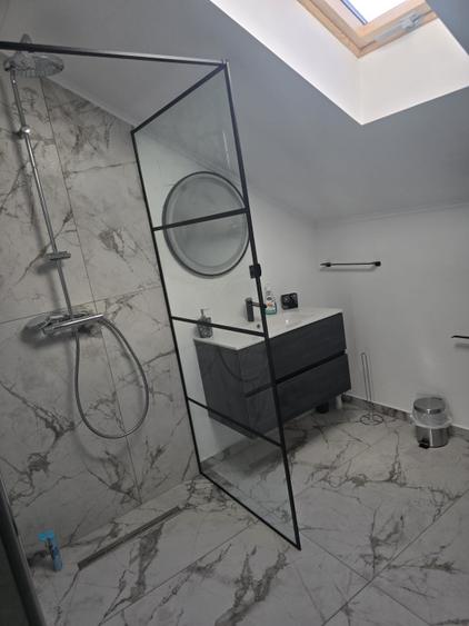Proprietate exclusivistă pentru locuință sau pensiune – cameră VIP cu jacuzzi