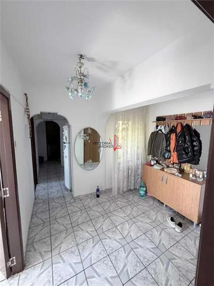3 camere in Bd. Lacul Te, stradal, Etaj 8/10, cu 2 balcoane