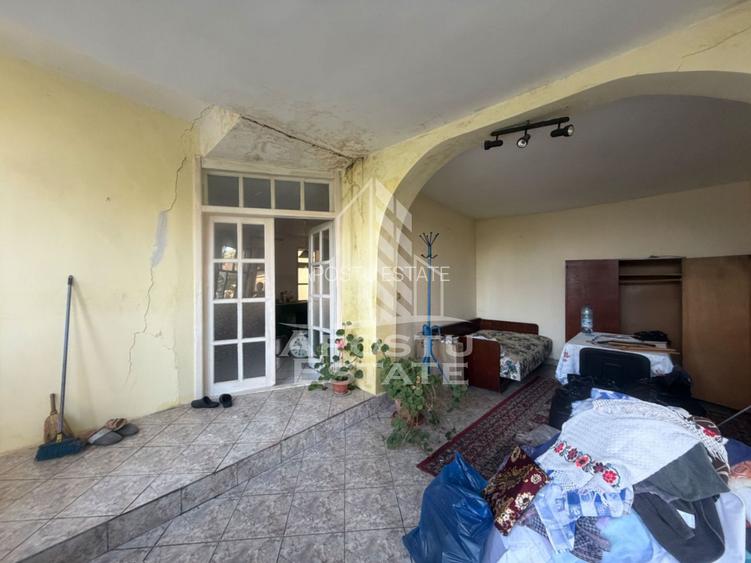 Casa batraneasca cu teren de 3022 mp, in Carani - 8