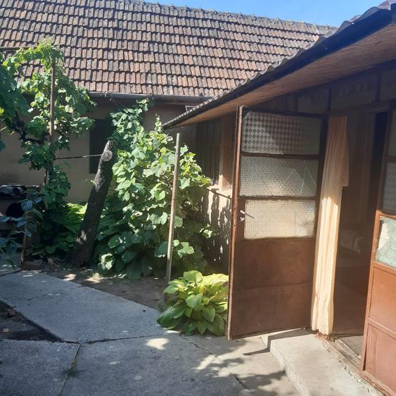 Casa solida cu  860 mp teren Toate utilitatile