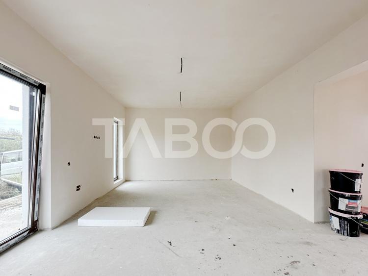 Casa de vanzare tip duplex cu 4 camere si curte generoasa in Floresti