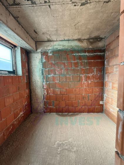 2 camere cu terasa de 17 m langa PARC si METROU cu parcare si boxa