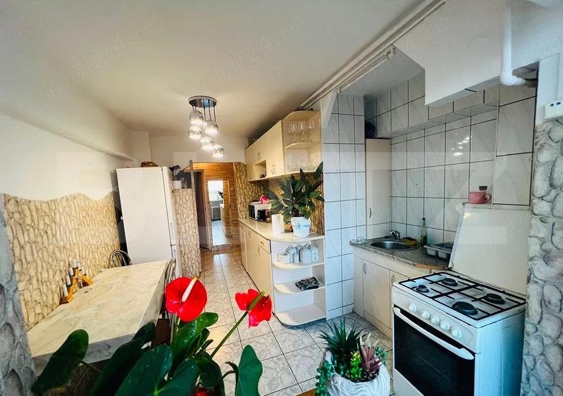 De inchiriat/Apartament luminos si spatios/Tractorul