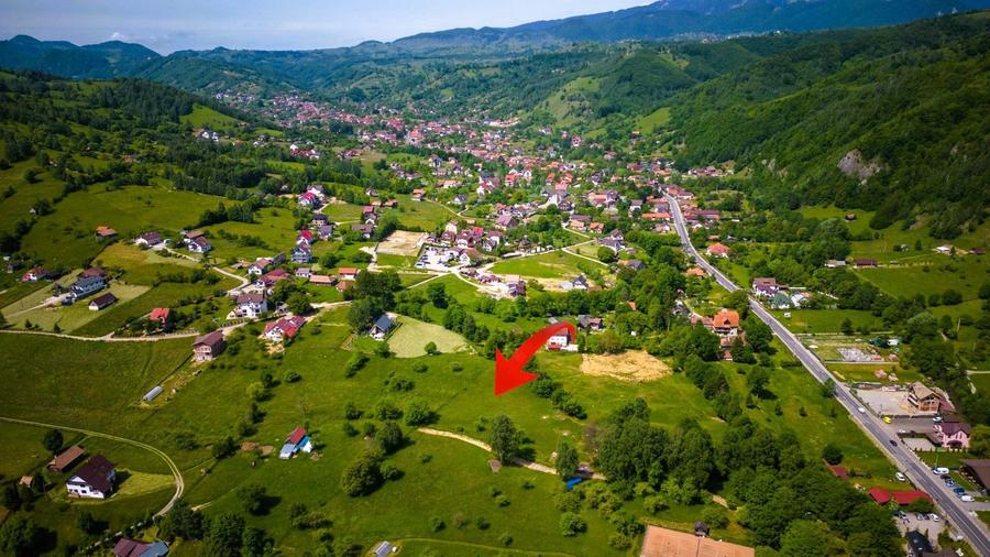 Teren intravilan plat in Bran, 1000 mp, vedere către Bucegi, utilitati