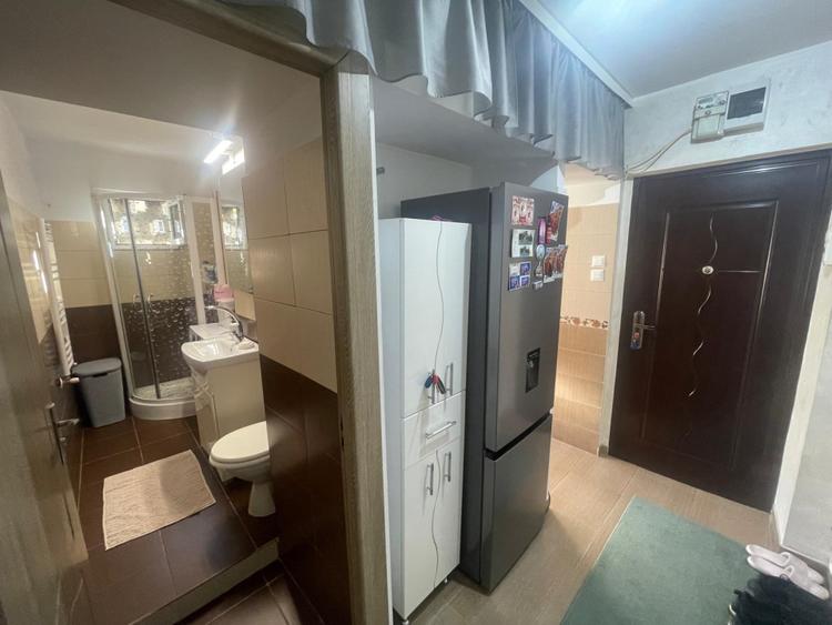 Apartament cu 2 camere, etajul 1, zona Craiovita Noua