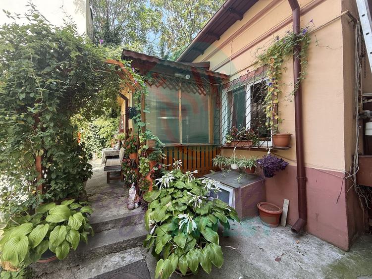 Casuta "bunicii" la 2 pasi de Calea Calarasilor