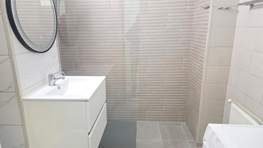 Vand apartament cu 2 camere decomandat in Deva, bloc de caramida din anul 2008,