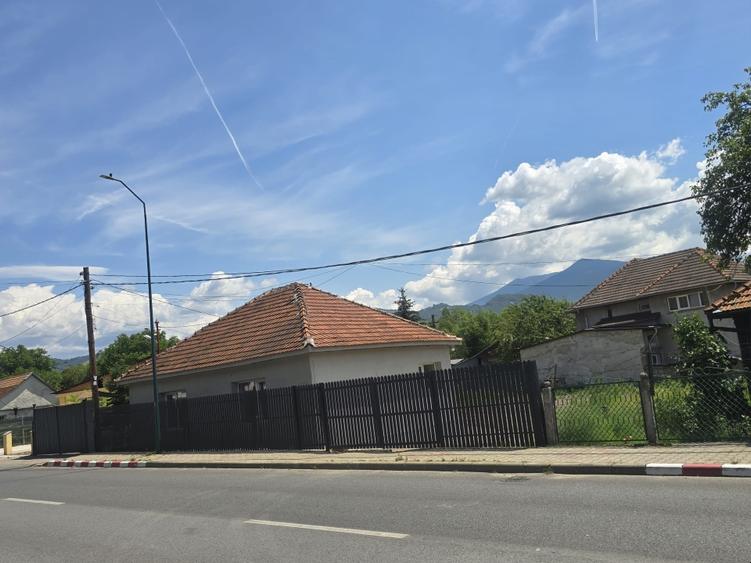 Vând casă în Petrila județul Hunedoara