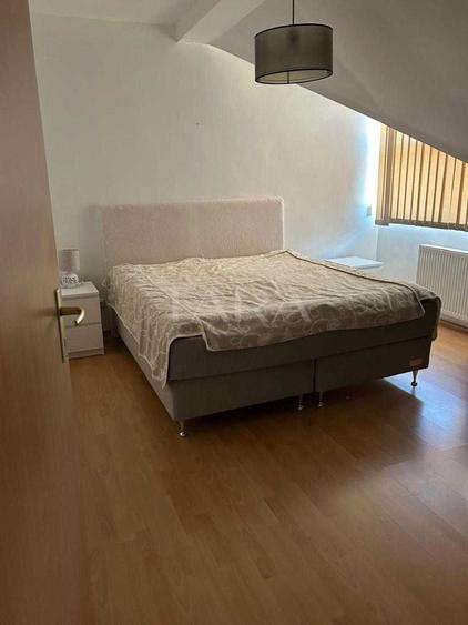 Apartament spațios pe două niveluri, cu 2 parcări – Europa.
