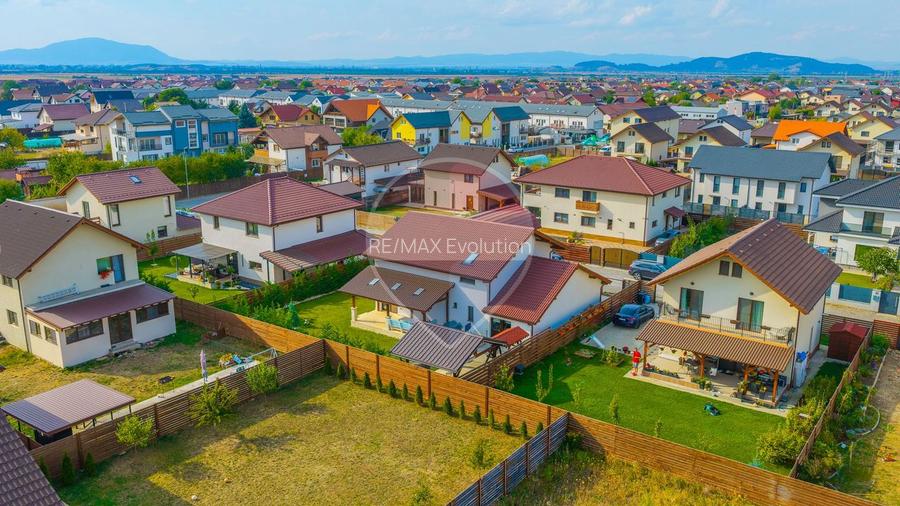 Casă cu personalitate | 204 mp utili | 600 mp teren | Izvor