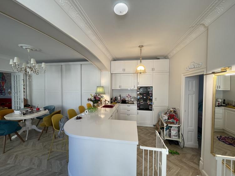 Apartament premium în vilă interbelică | Zona Cașin – Arcul de Triumf | Curte
