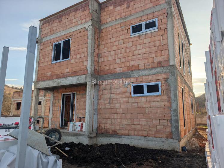 Casa individuala cu 4 camere , 120mp, 700mp teren, zona Mera - 10