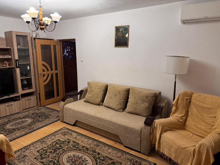 Proprietar -închiriez apartament 2 camere -balcon generos
