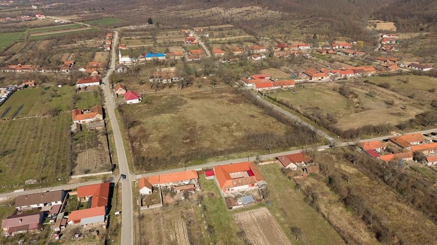 Conac nobiliar de secol XIX cu 8 camere în Maciova