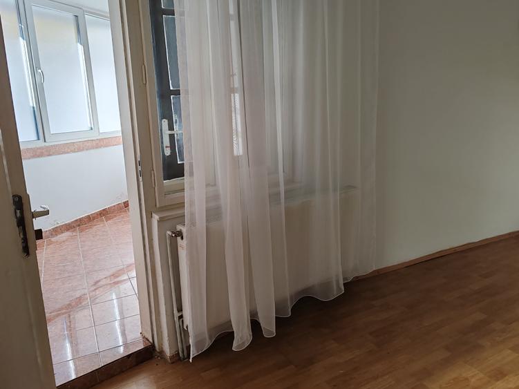 Casa 4 camere libera la vanzare zona Schei