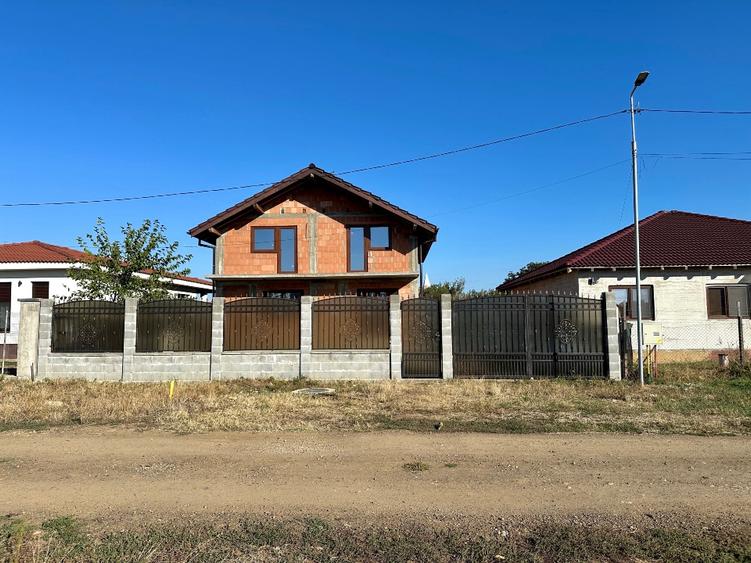 CASĂ NOUĂ, DE CALITATE SUPERIOARĂ, IN FÂNTÂNELE, ARAD | 180 mª | TEREN 1.090 Mp
