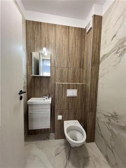 Apartament cu 3 camere 2 bai si balcon etaj 1 zona Doamna Stanca