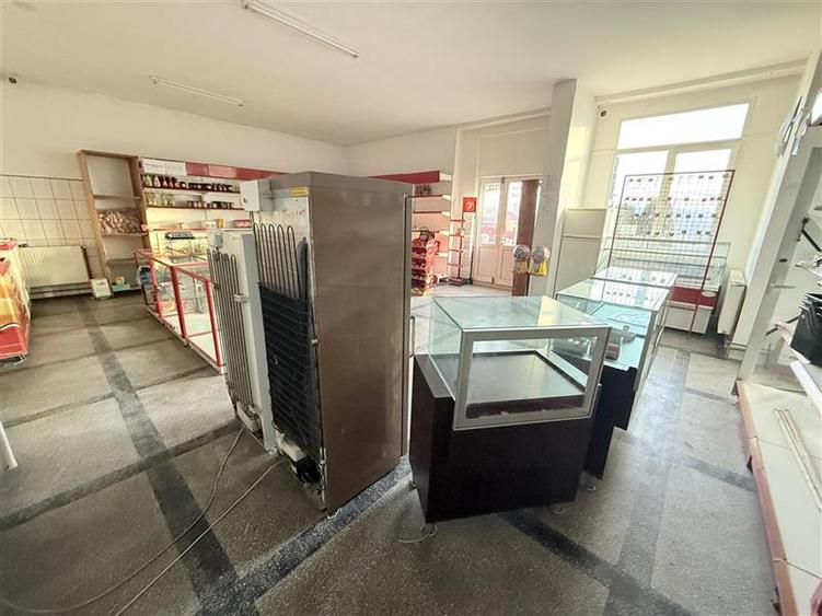 Secuieni - 17 km de Bacau - spatiu comercial