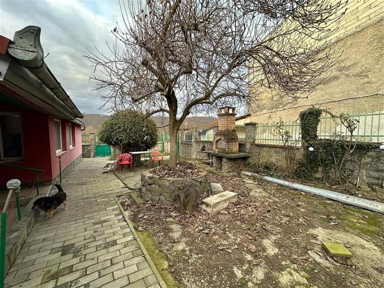 Bocsa Montana, Casa Solida + Gradina, Strada Principala