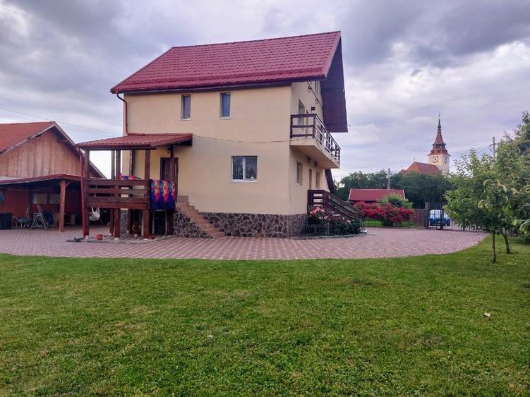 Proprietar – Casă cu 2 corpuri, 1.300 mp teren, Sânpetru Central