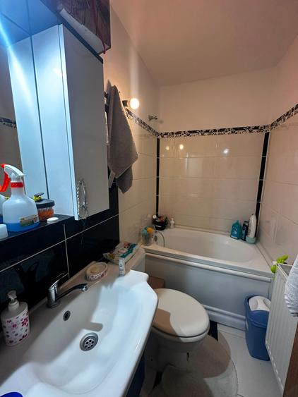 Apartament cu 3 camere, zona Alexandru cel Bun