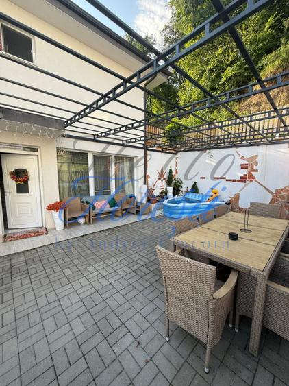 Casa însiruita, 5 camere, 160 mp, zona Teilor