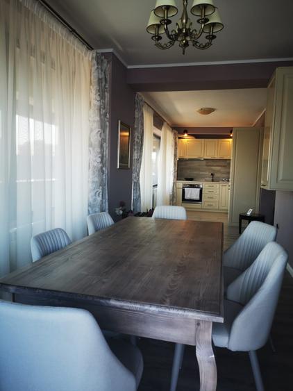 Apartament cu priveliste spectaculoasa catre lac, complet mobilat si utilat!!!