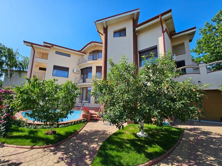 Casa cu piscina - Chiajna (6 dormitoare - 6 bai - 2 livinguri)
