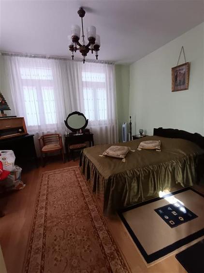 Casa pretabila 2 familii, 6 camere, teren 390 mp, zona Centrala