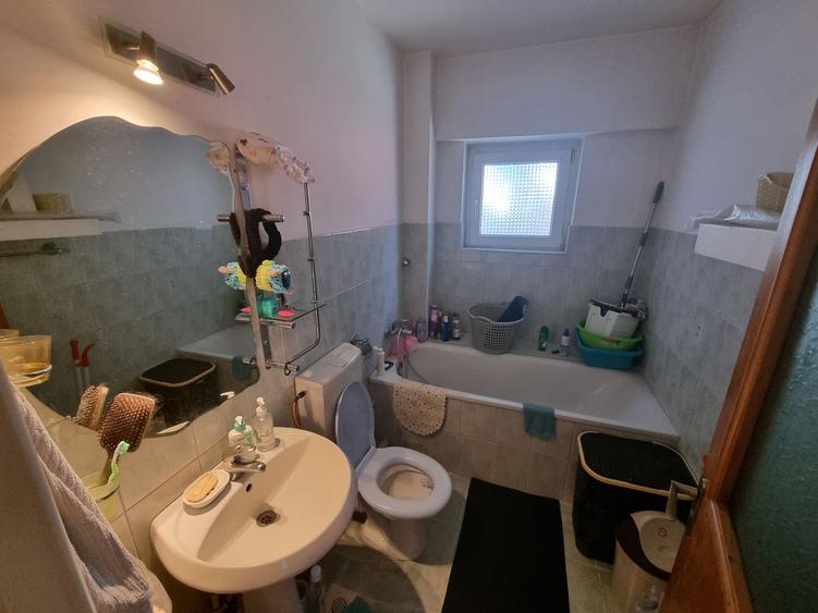 Apartament 2 camere zona Poarta 6