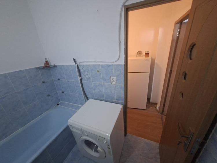 Garsonieră, mobilată si utilată, Rovine