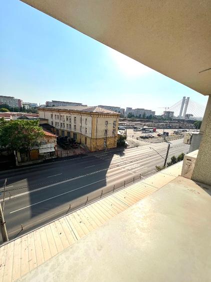 Apartament superb, din beton armat, la 10 minute de piață Victoriei de închiriat
