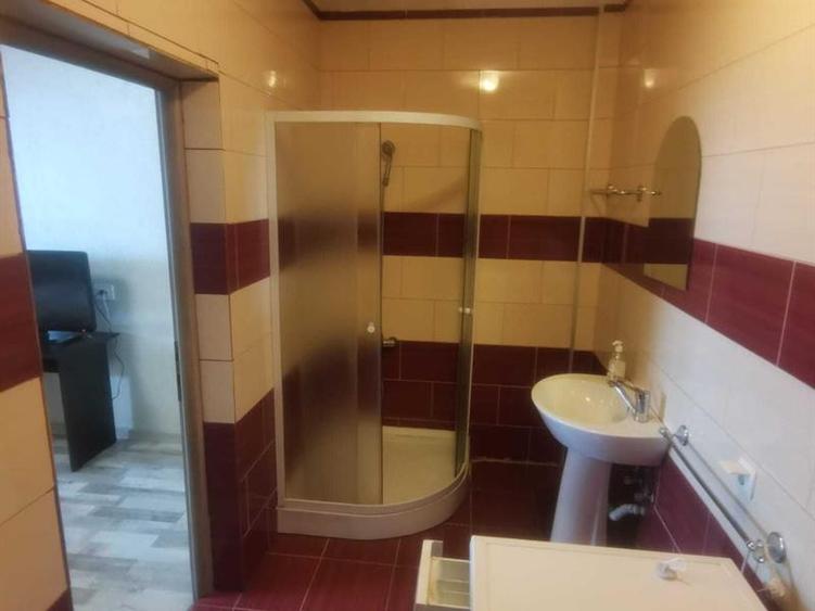 Apartament 4 camere zonă centrală, loc de parcare, locație excelentă