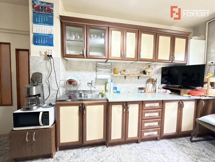 Apartament cu 3 camere, la etajul 1, de vanzare in zona Lipovei