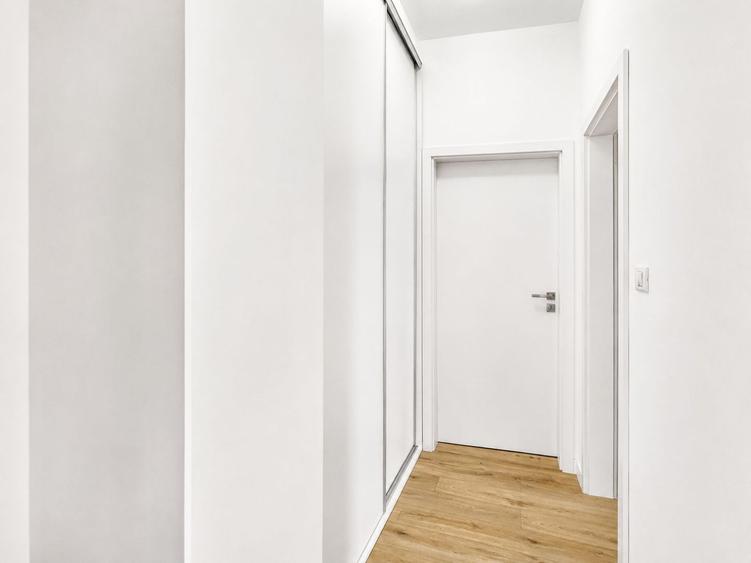 De inchiriat apartament cu 2 camere + loc de parcare - Giroc intrare