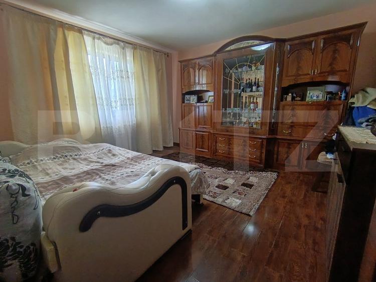 Casa de vanzare, cu 4 camere, 300 mp, zona exterior sud