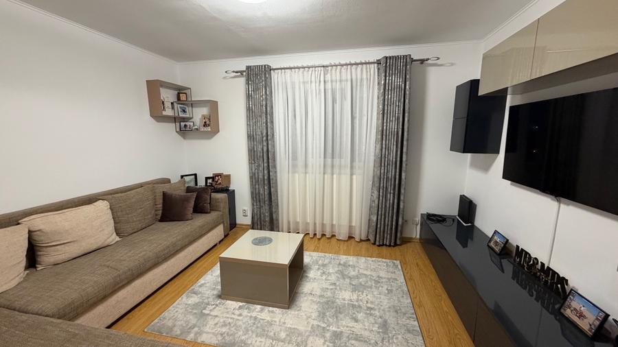 Apartament 2 camere in bloc cu lift