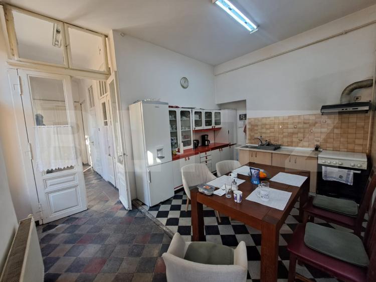 Apartament de vanzare, 6 camere, 182 mp, gradina comuna, Centrul Istoric Brasov
