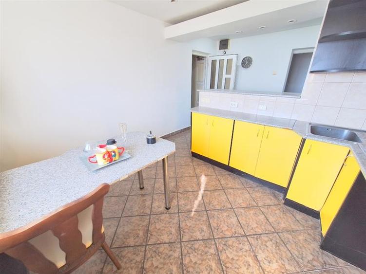 Apartament 3 camere decomandat, zona Nord