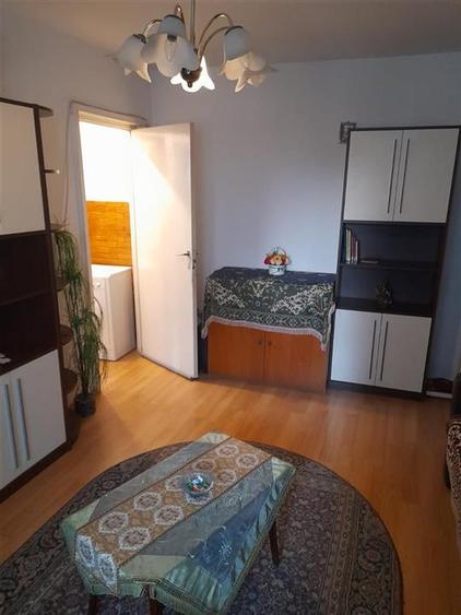 Apartament 3 camere balcon pivnita zona Vasile Aaron