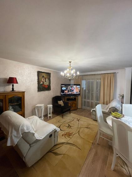 Apartament 3 camere, 70 mp + balcon 10 mp, zona Republicii - Traian