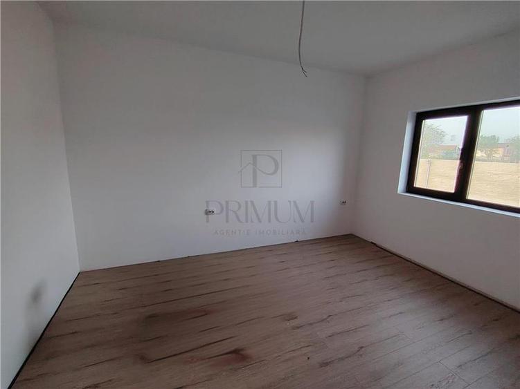 Duplex spatios la asfalt - toate utilitatile - acces rapid