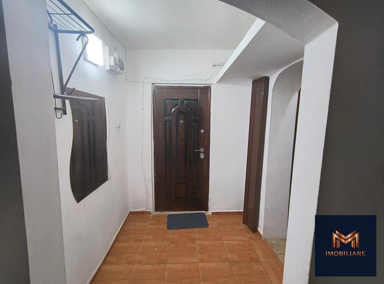 Apartament 2 camere, Zona Primaverii , etaj 4, semidecomandat