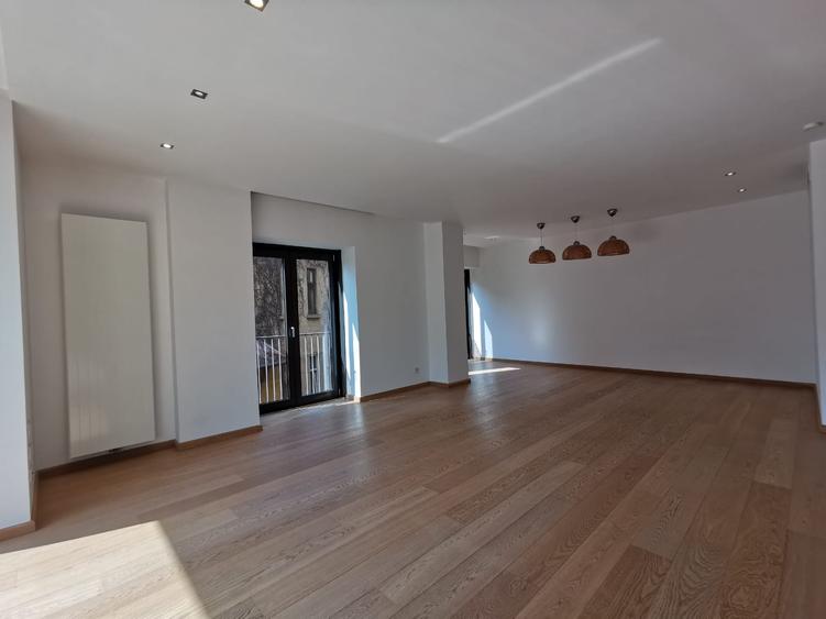 Apartament 4 camere bloc boutique// Kiseleff// loc parcare si boxa