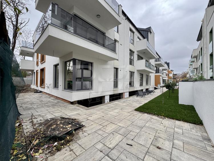 4 camere decomandat cu curte Ultracentral